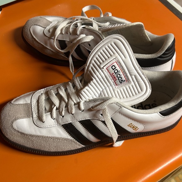 Adidas sambas White and Black Classic Sneakers - Picture 4 of 7
